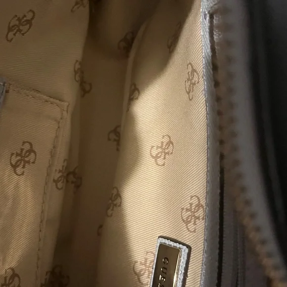 GUESS Light Blue Shoulder Bag with Coin Pouch New Without Tags - Picture 6 of 10